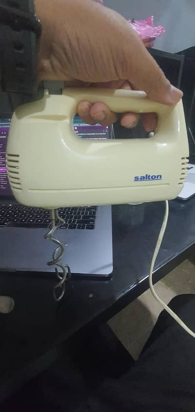 Hand mixer (Salton Company not anex)