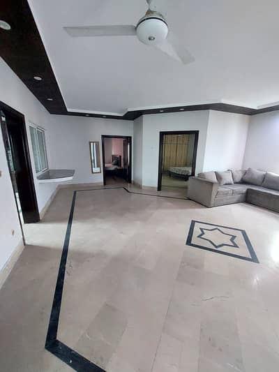 1 KANAL HOUSE AVAILABLE FOR RENT