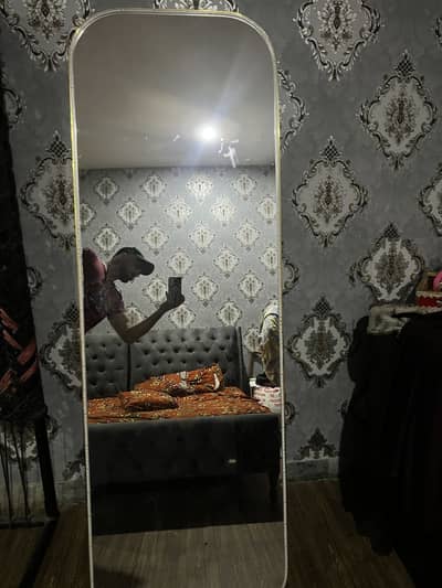 Full length mirror yellow light installed