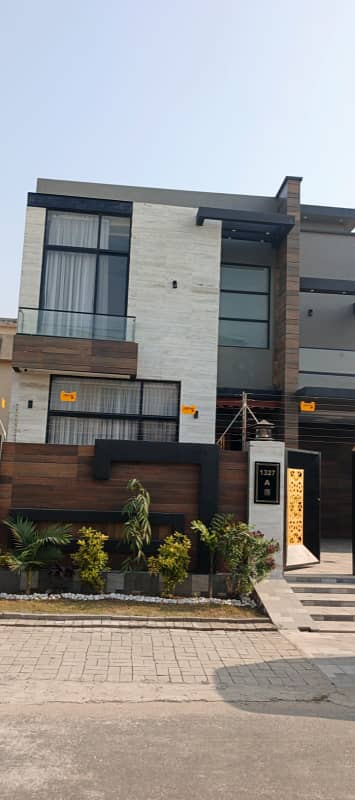 10 Marla House Available For Rent Very Good Condition