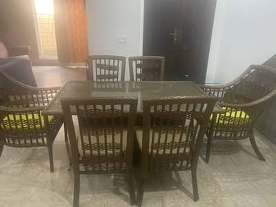 Golden dine in table