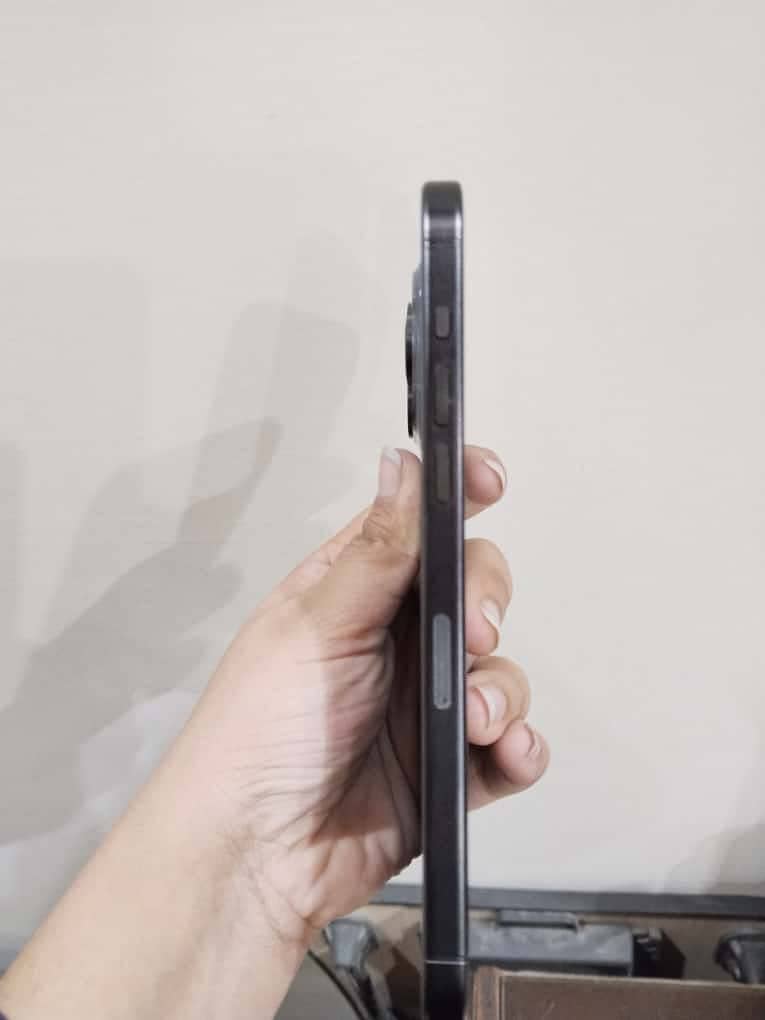 Android-based iPhone 15 pro max style 4