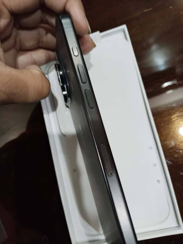 Android-based iPhone 15 pro max style 6