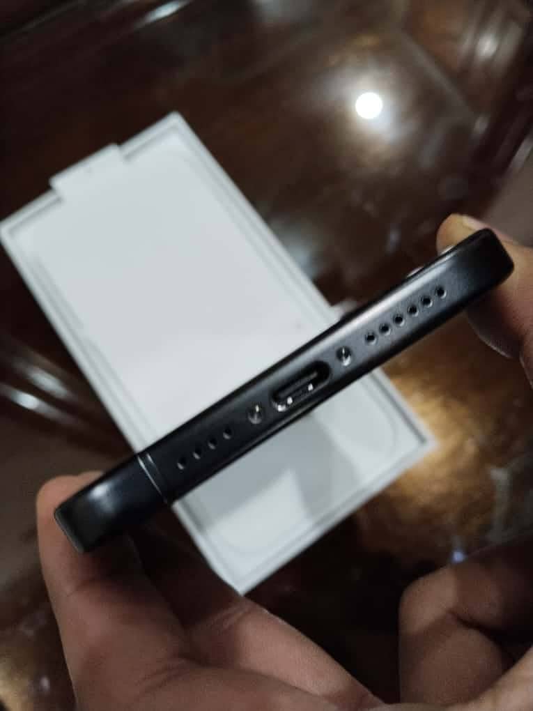 Android-based iPhone 15 pro max style 7