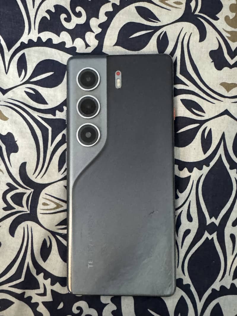 Techno Camon 40 pro 3