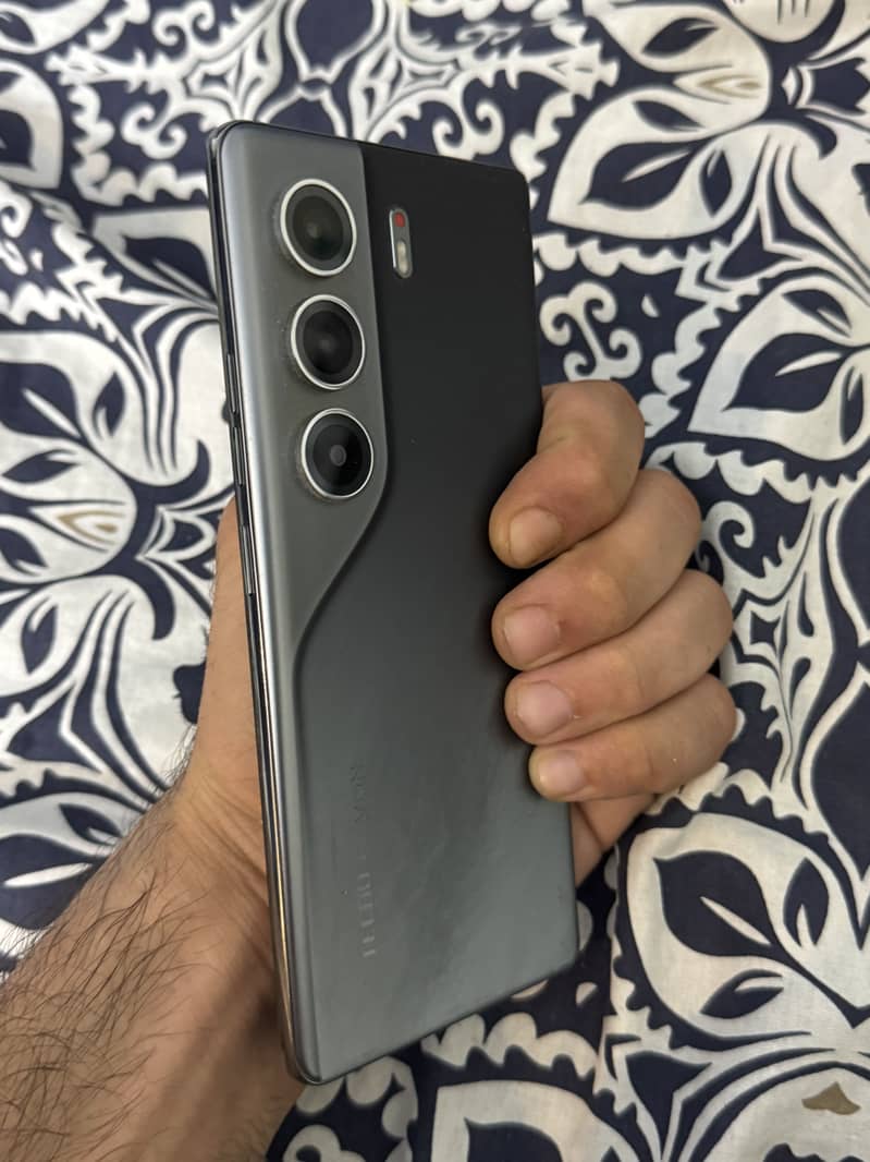 Techno Camon 40 pro 12