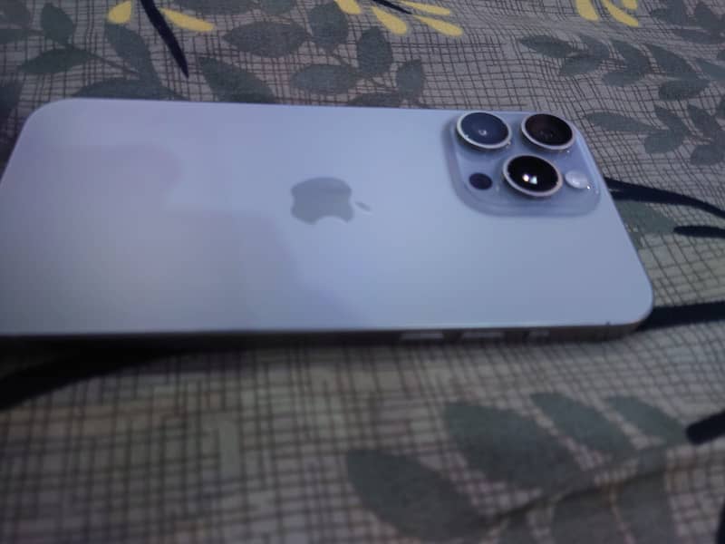 Apple iPhone 15 Pro Max 0