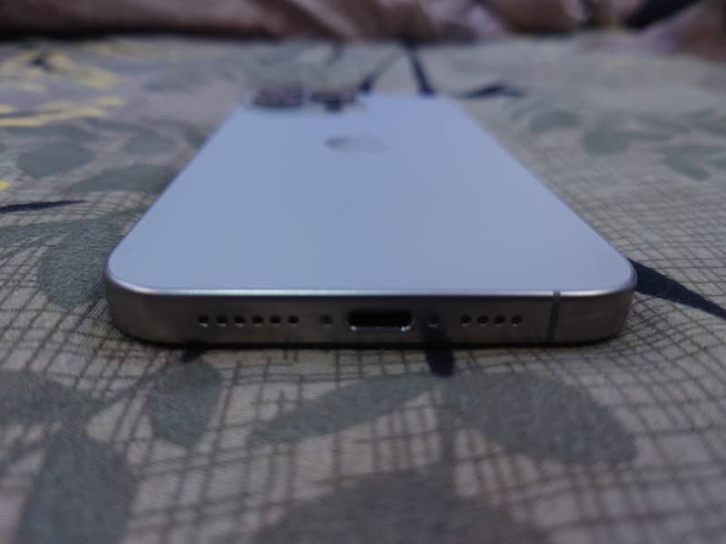 Apple iPhone 15 Pro Max 2