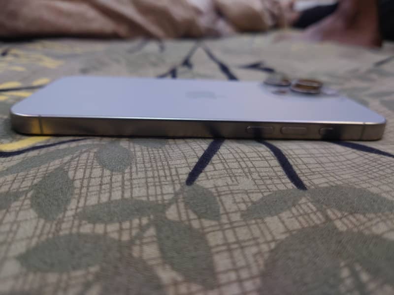 Apple iPhone 15 Pro Max 3
