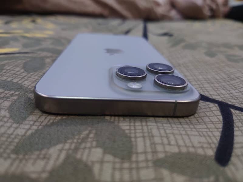 Apple iPhone 15 Pro Max 4