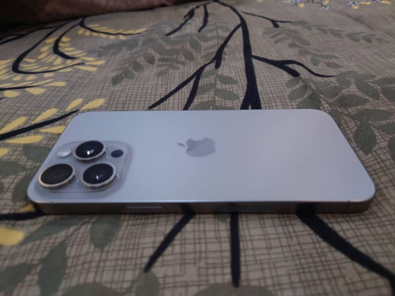 Apple iPhone 15 Pro Max 6