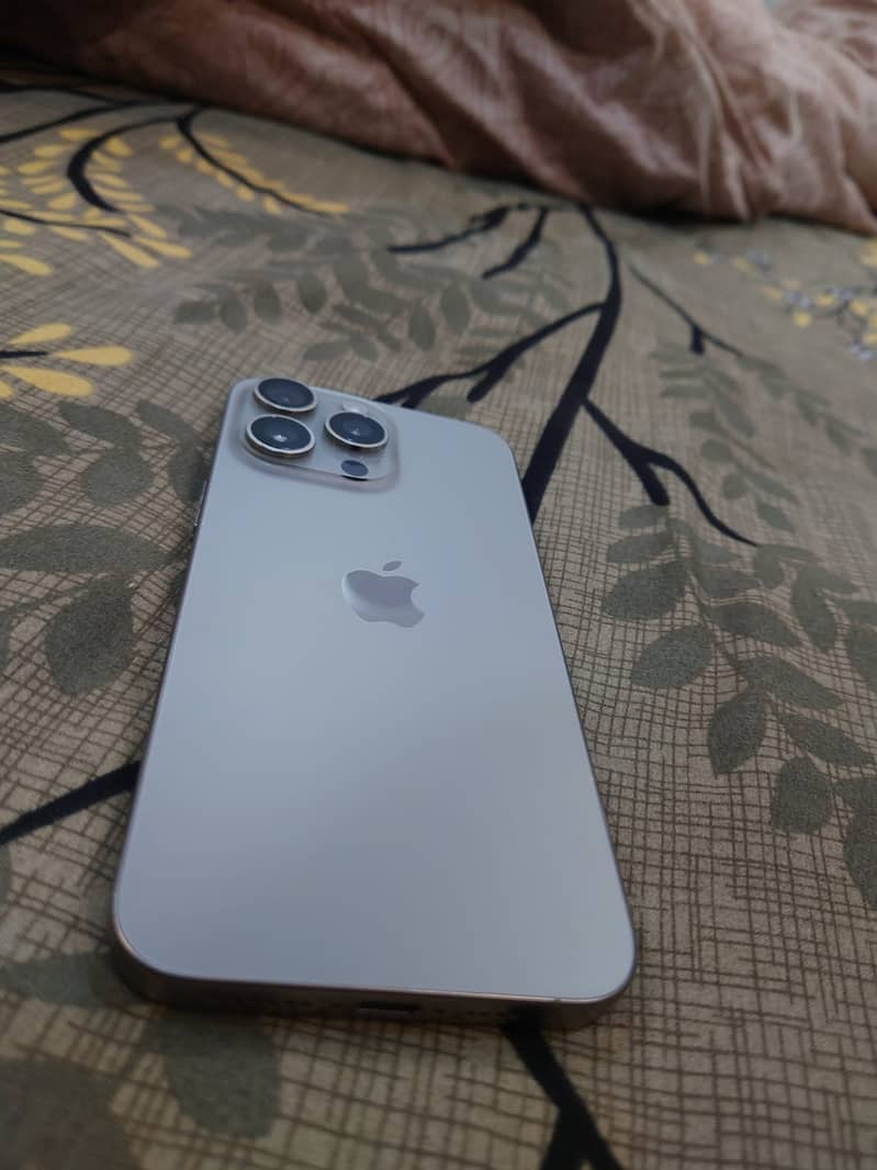 Apple iPhone 15 Pro Max 7
