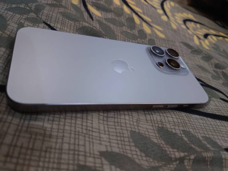 Apple iPhone 15 Pro Max 8