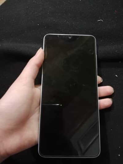 New Phone . Kuch change nai bilkul new ha aor koi scratch bhi nai ha