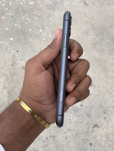 I phone 11 64 gb with box