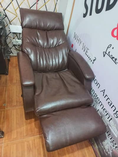 Luxury Recliner Chair – Comfortable & Stylish (Brown Leather)