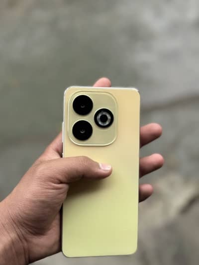 Infinix smart 8 pro 128gb box charge Sath hai all ok phone 10by9