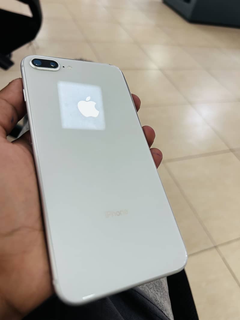 iPhone 8 Plus 0