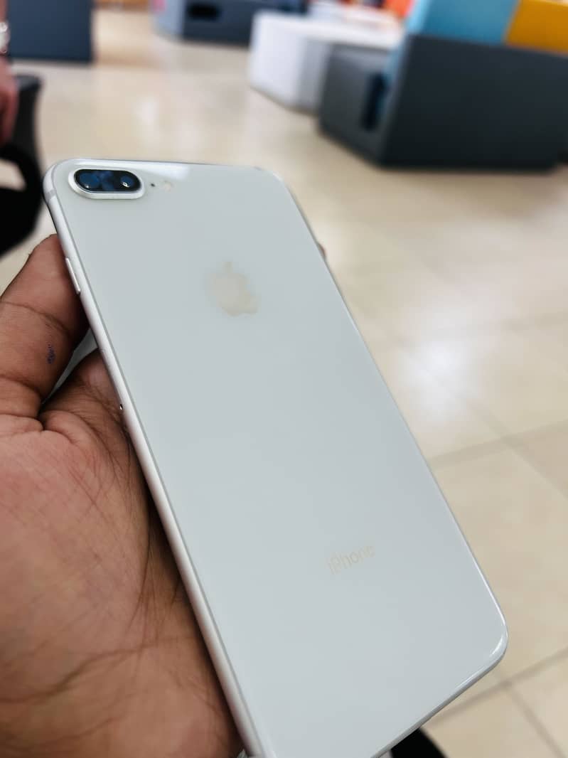 iPhone 8 Plus 1