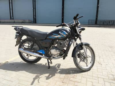 Suzuki 150GS Black 2020 Model.