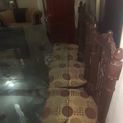 dinning table for sale in good condition