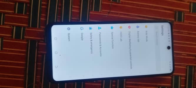 main apna mobile sell kr rha hn saf suthra mobile hai