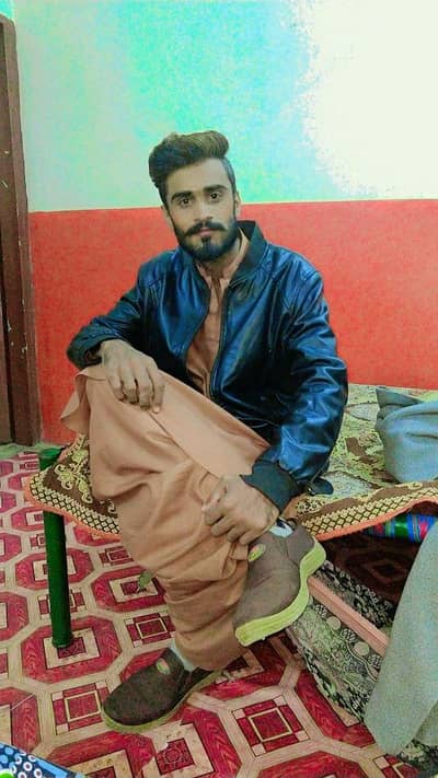 muje job ki need he Kisi bhai ke pas job available he to please