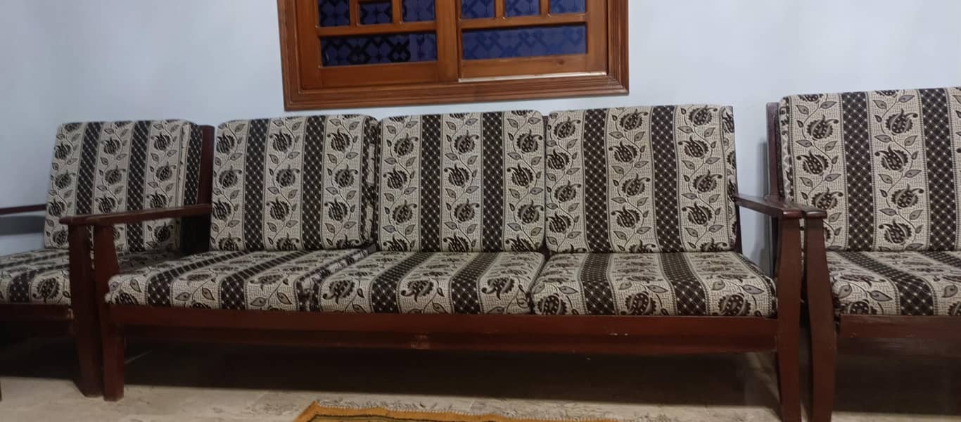 5 seater sofas with one small table 0