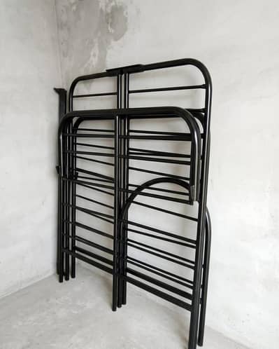 Solid Iron Single Bed – Excellent Condition & Long Lasting