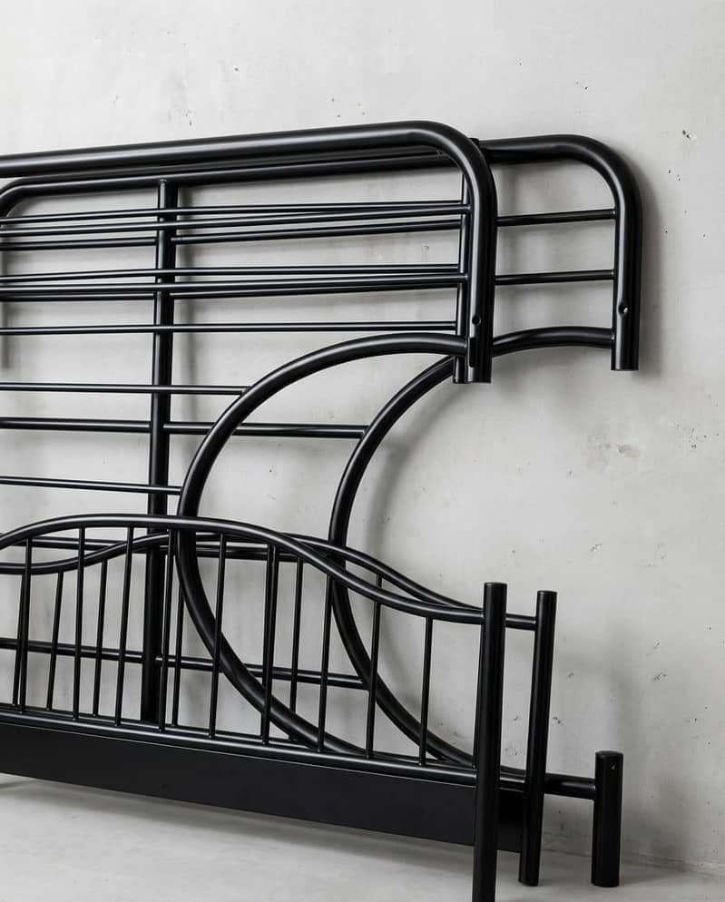 Solid Iron Single Bed – Excellent Condition & Long Lasting 1