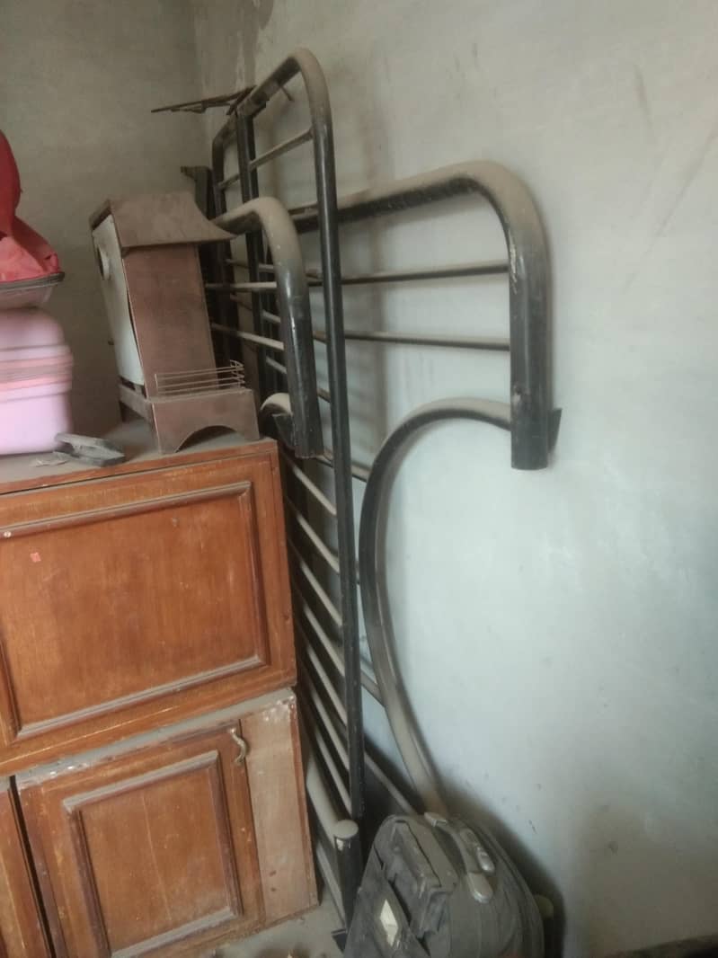 Solid Iron Single Bed – Excellent Condition & Long Lasting 2