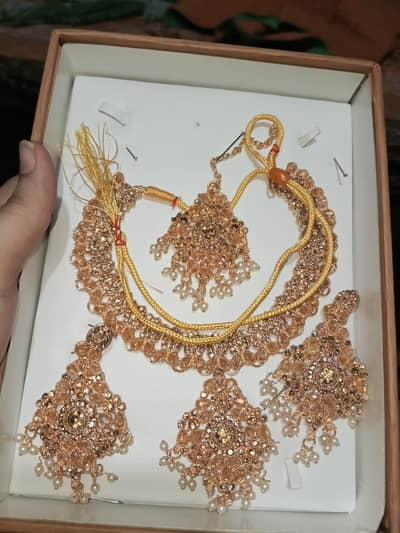 jewellery set in just 2000