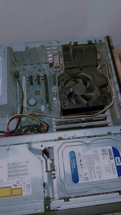 PC COMPUTER WITH MONITOR AND SPEAKERS