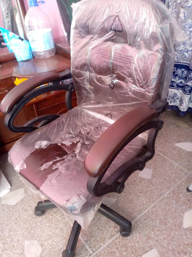 study table n chair 0