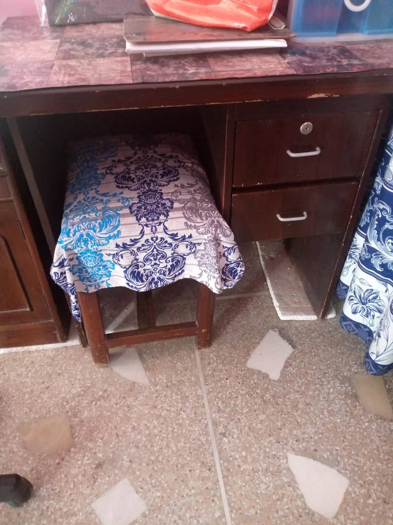 study table n chair 1