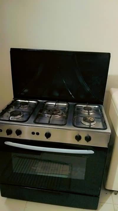 5 Burner Insud Cooking Range With Steel Sheet and strog metal body
