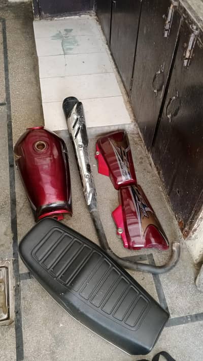 fule tank tappy salanser seat genion parts available for 125 cc