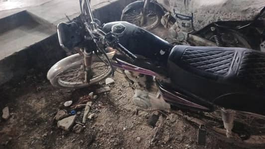 Honda 125 2001 model chanly mai bilkul ok hai kisi kisam ka Kam nhi ha