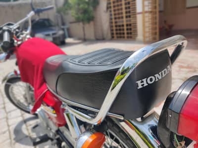 Honda 125 genuine seat