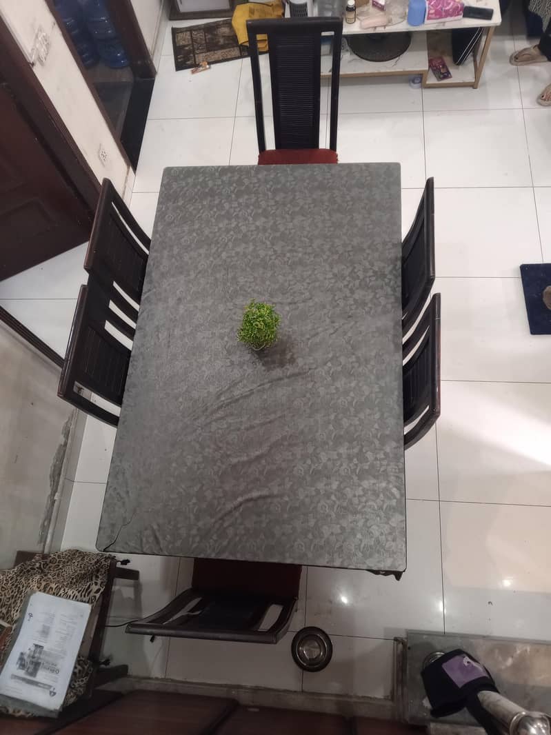 Queen size dining table 0