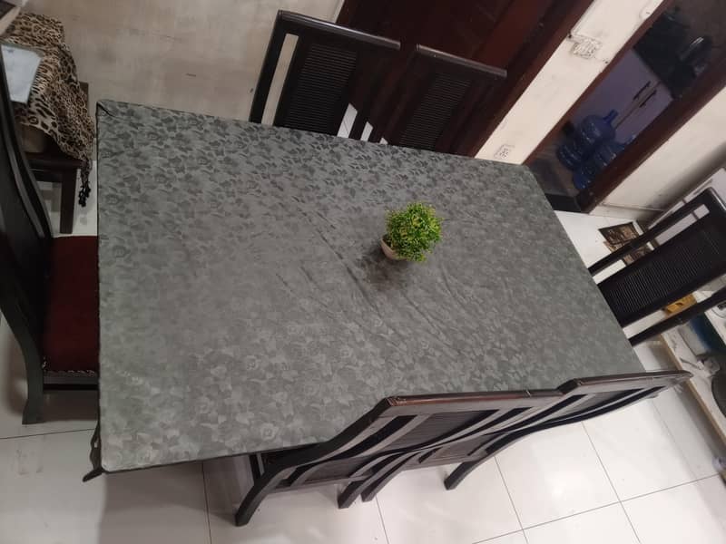 Queen size dining table 1