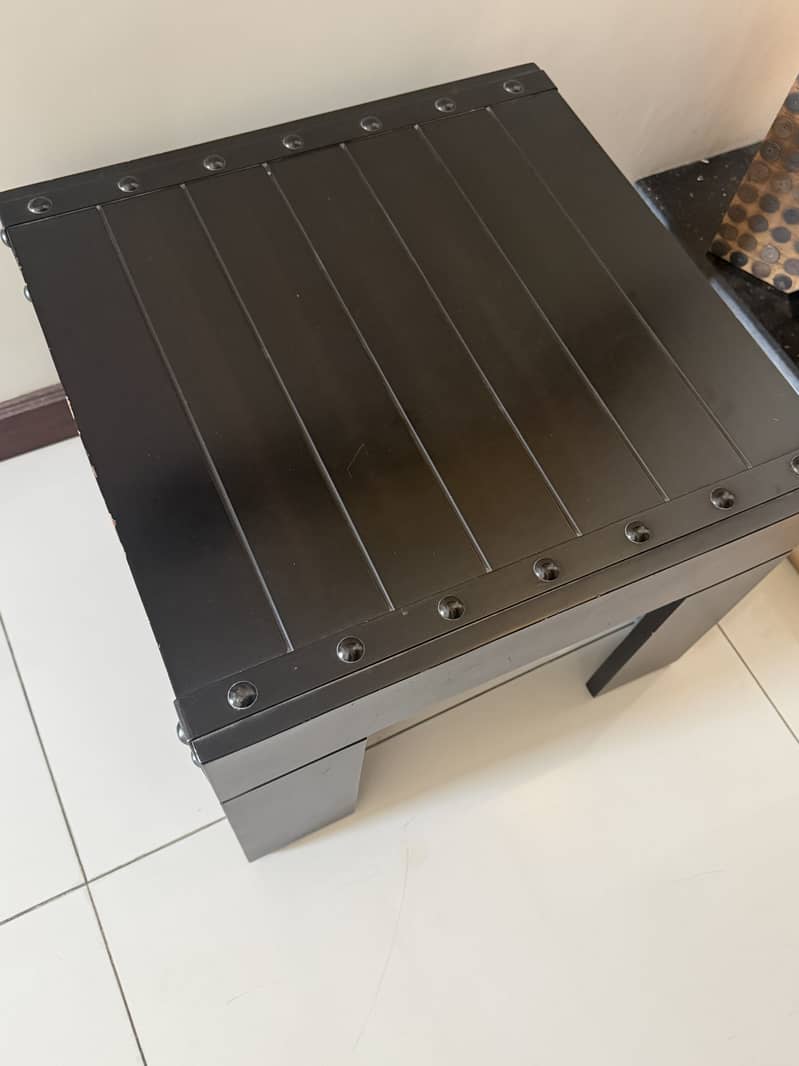 Side tables 1