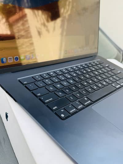 MacBook Air M2 Chip (15” Display) With Box Midnight Colour