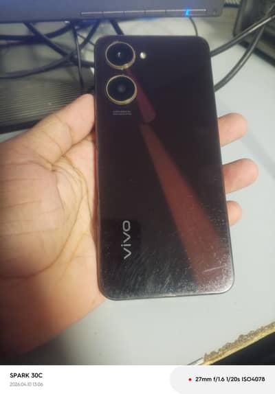 vivo y18 for sell all ok ha with box and charger