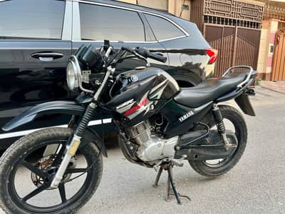 Yamaha 125YBRG black