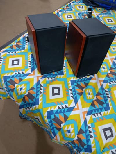 Edifier speakers R1700BT