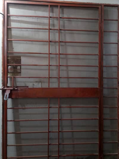 Iron gate solid gaige 7.6feet width 5feet