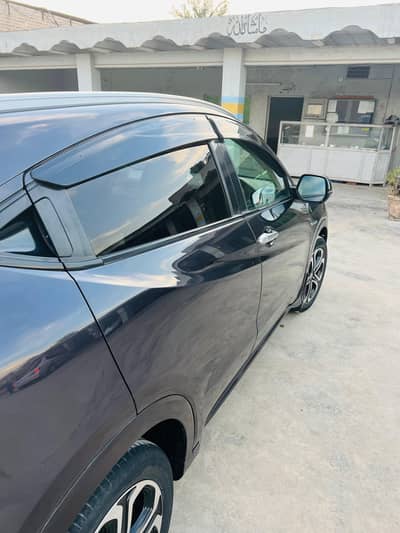 Honda Vezel 2015 model 2017 import Z package