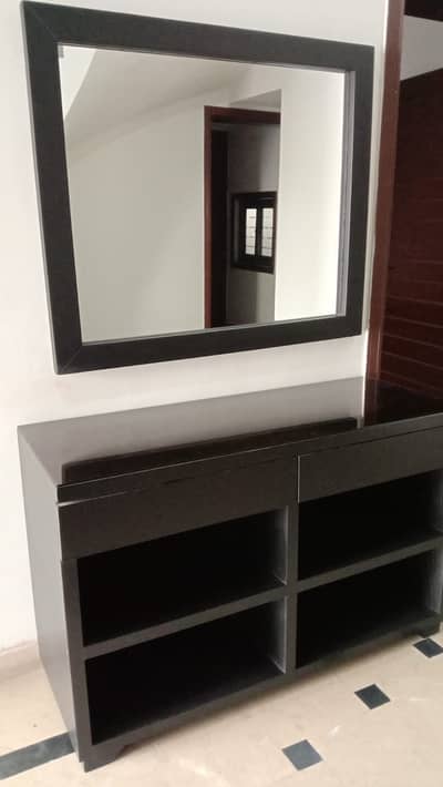Chenone mirror with console
