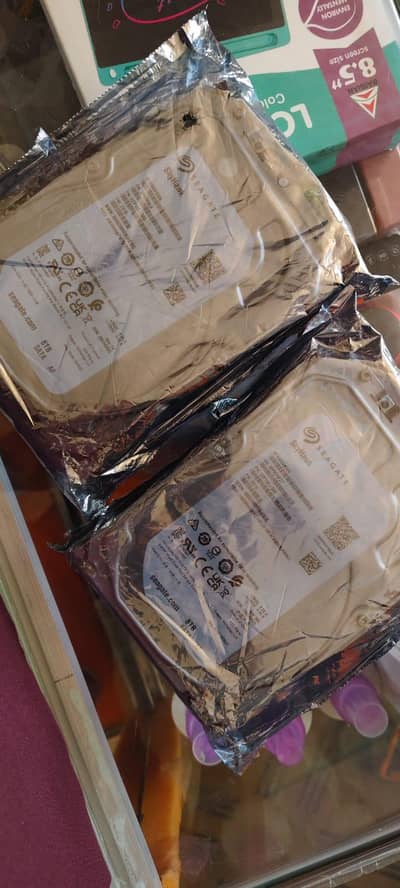 SEAGATE  8TB skyhawk original Harddisk.  Full pack.